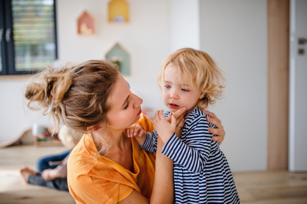 mother toddler home worried