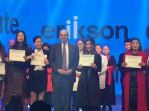 Dr. Nagle presents Chinese students with a Certificate of Admission to Erikson's online Infant Studies program. The certification is Erikson's first international online program offered in a language other than English.